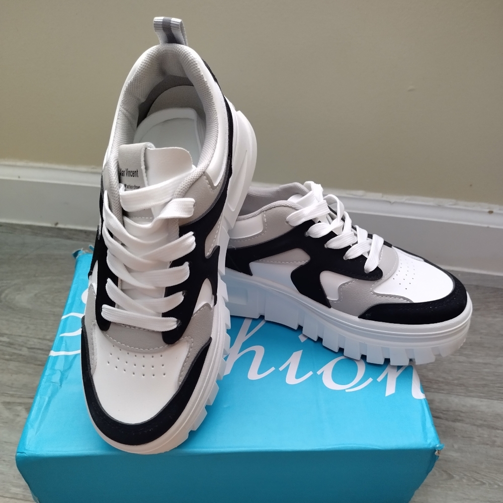 Girls Fashion Tennis Shoes, size 6 NWT